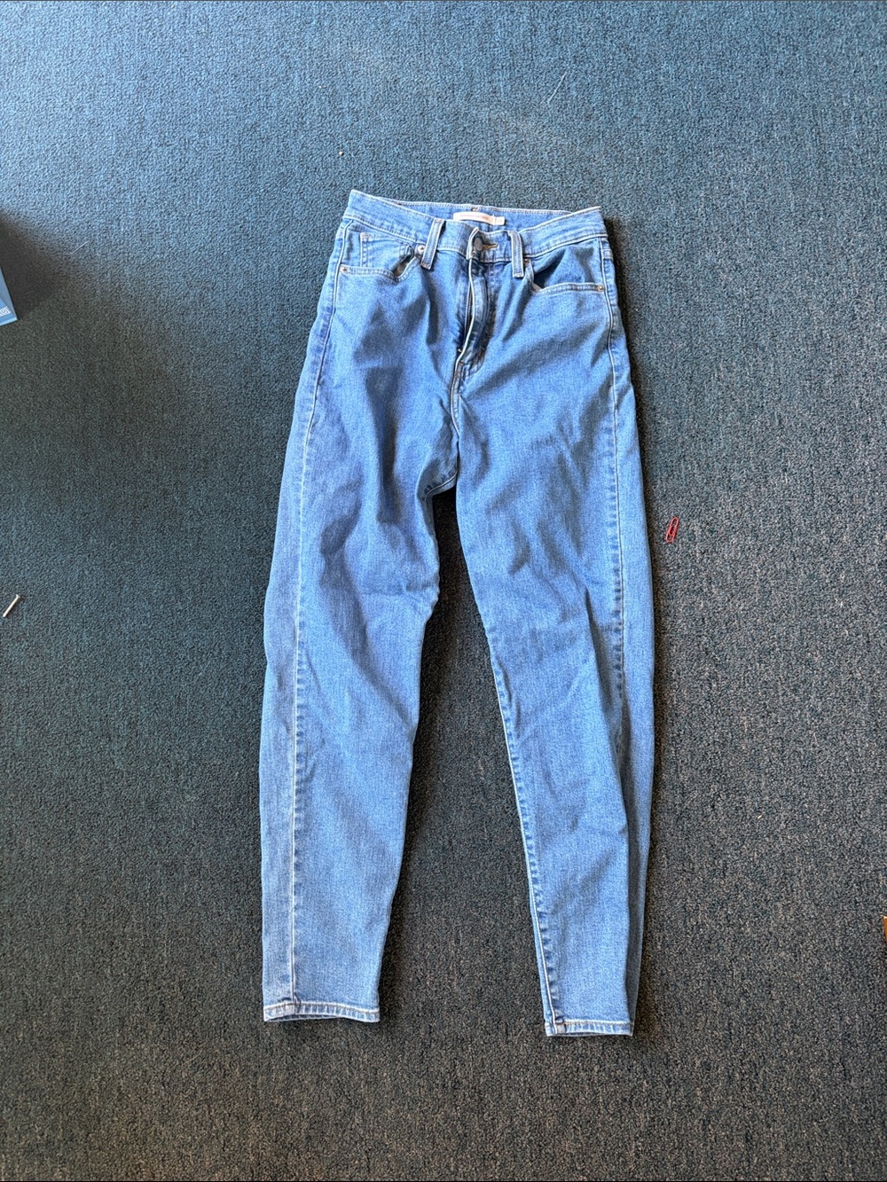 High-Rise taper Women's Light Blue Jeans — Classic Fit